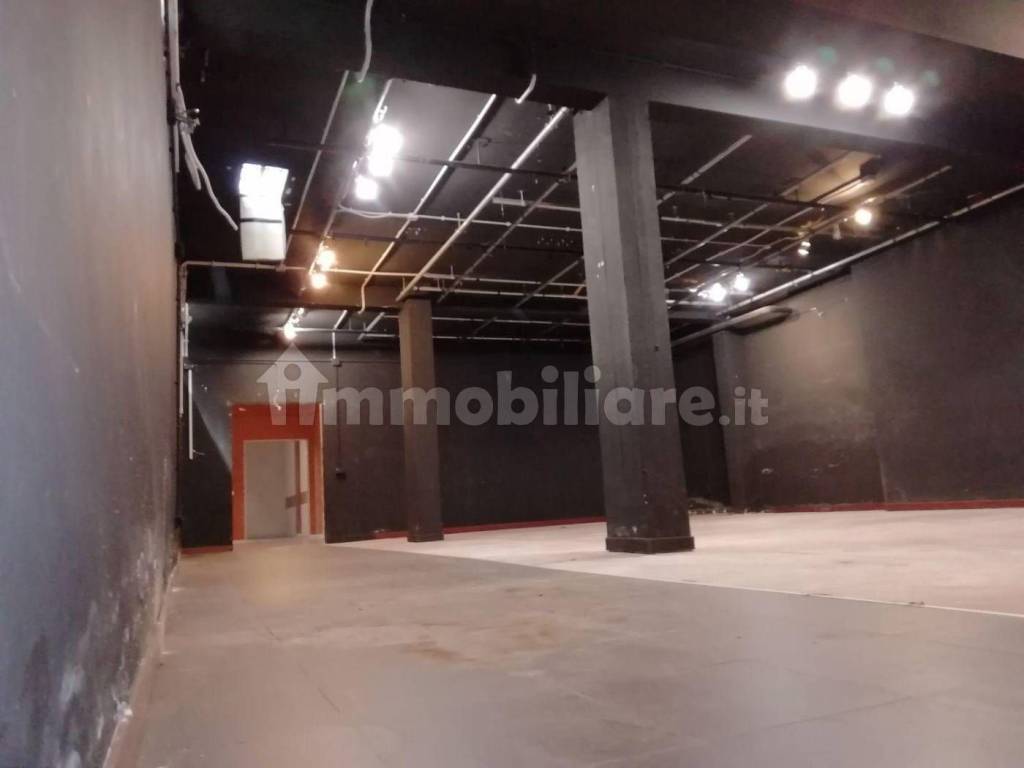 locale commerciale in vendita a Latina