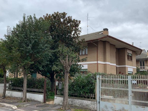 casa indipendente in vendita a Latina