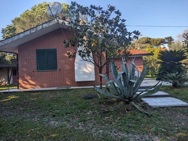 casa indipendente in vendita a Latina