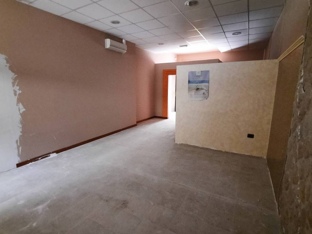 negozio in vendita a Latina