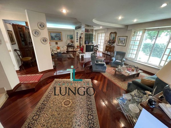 casa indipendente in vendita a Latina