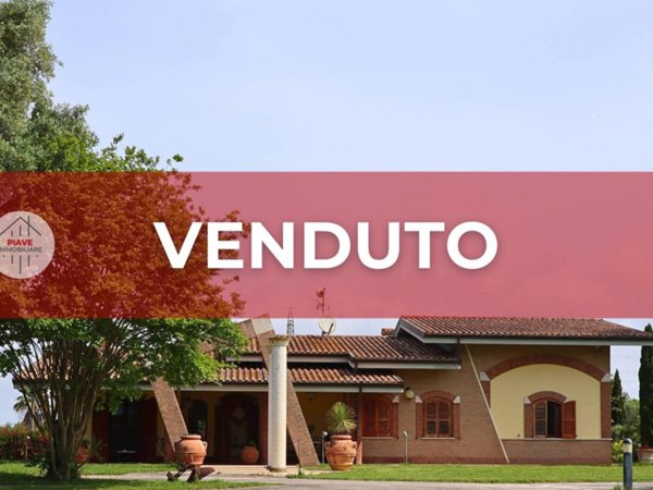 casa indipendente in vendita a Latina in zona Fogliano