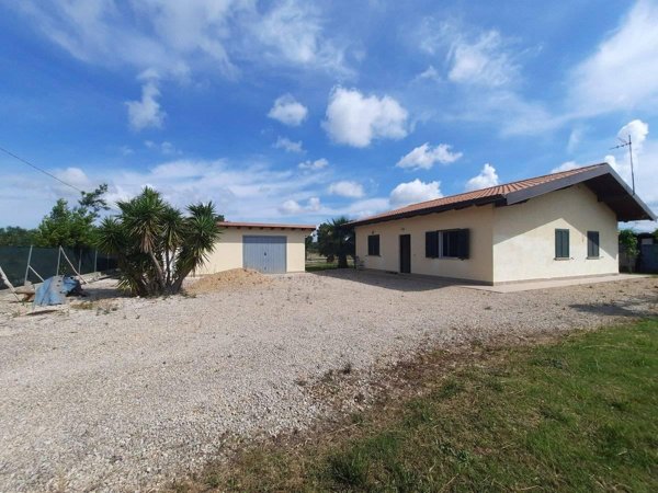 casa indipendente in vendita a Latina in zona Borgo San Michele