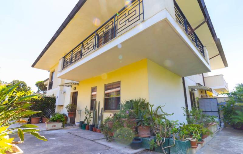 casa indipendente in vendita a Latina