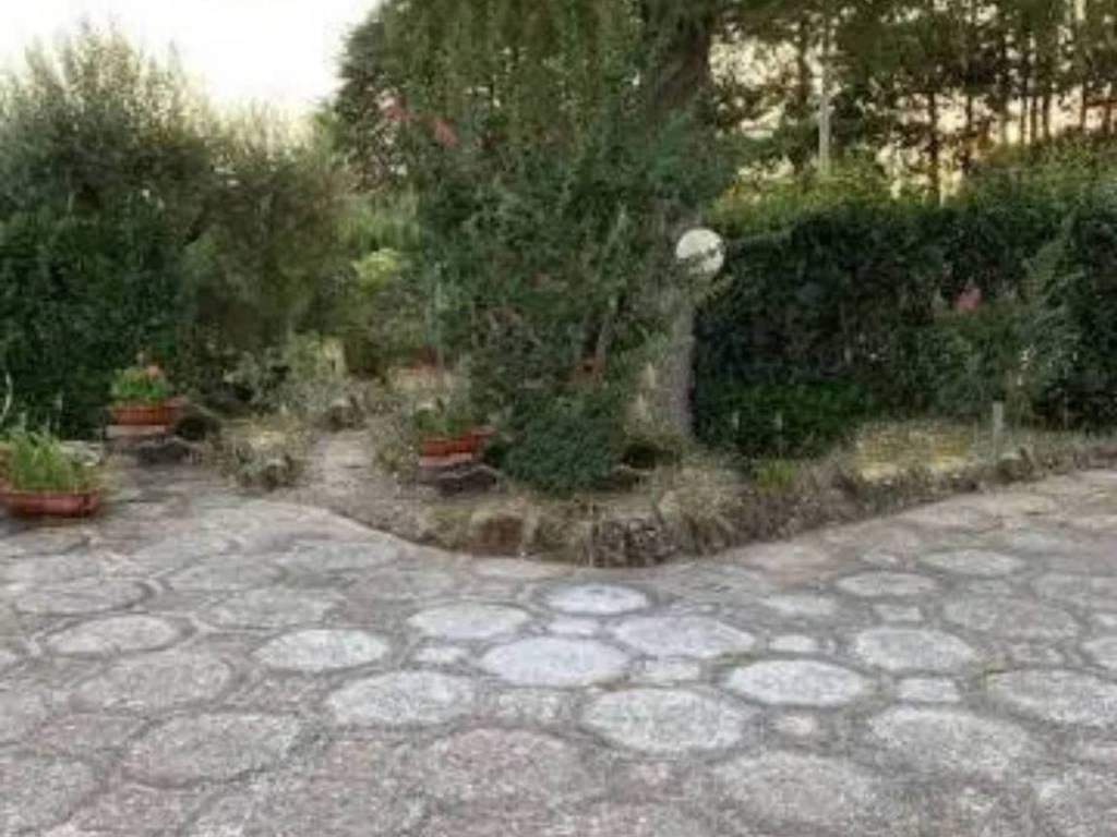 casa indipendente in vendita a Latina in zona Le Ferriere