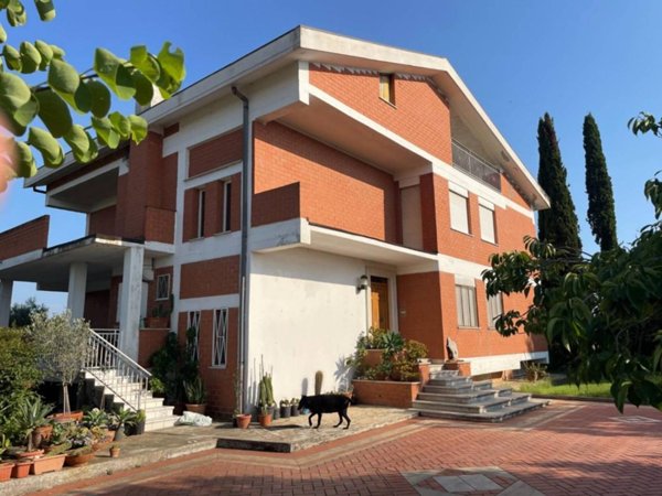 casa indipendente in vendita a Latina