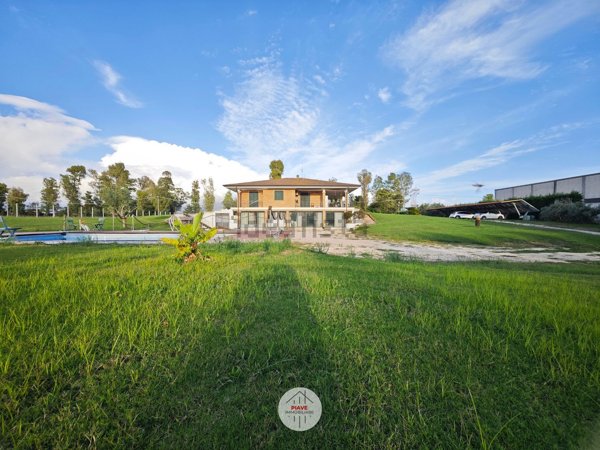 casa indipendente in vendita a Latina in zona Borgo Santa Maria