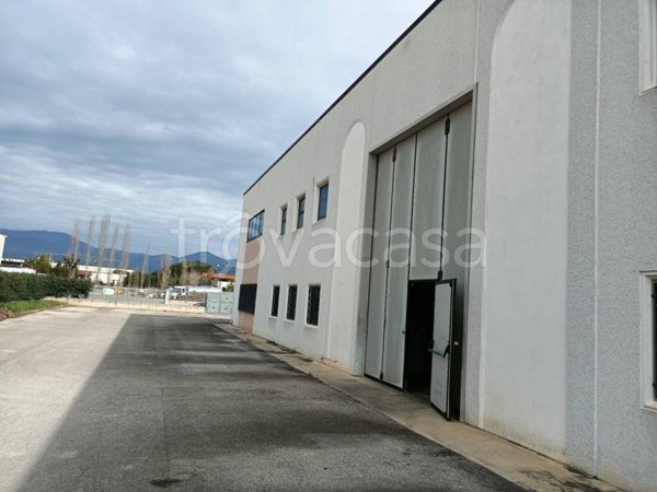 locale commerciale in vendita a Latina in zona Latina Scalo