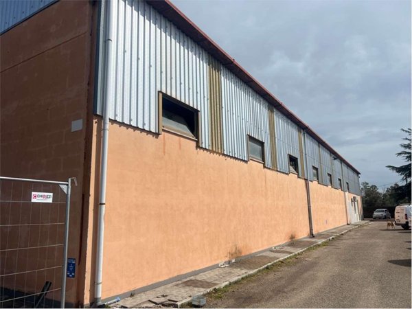 locale commerciale in vendita a Latina in zona Borgo Piave