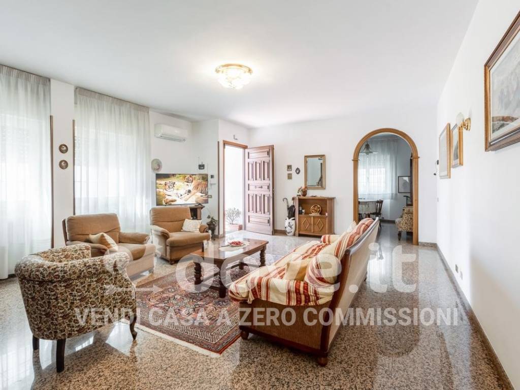 casa indipendente in vendita a Latina in zona Latina Scalo