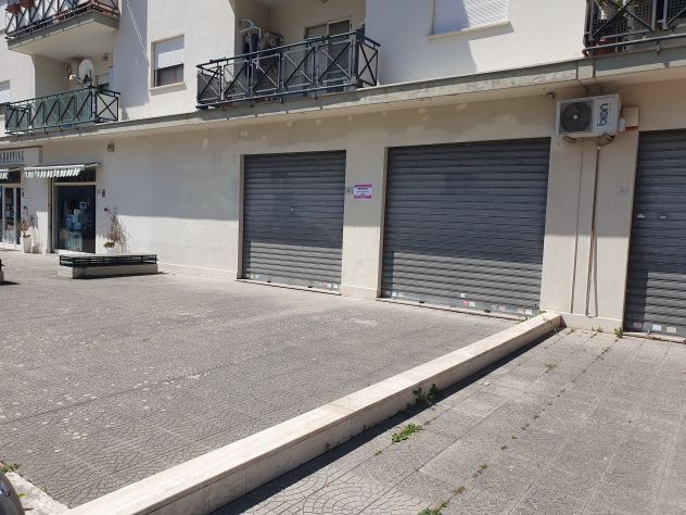 locale commerciale in vendita a Latina in zona Centro Città