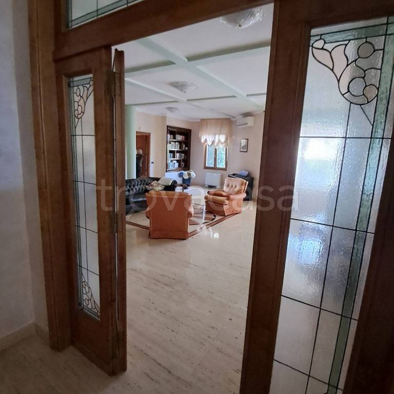 casa indipendente in vendita a Latina
