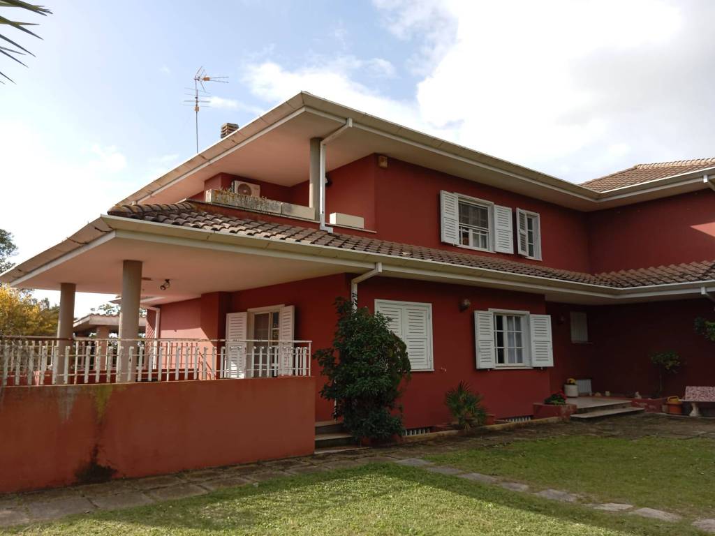 casa indipendente in vendita a Latina in zona Fogliano