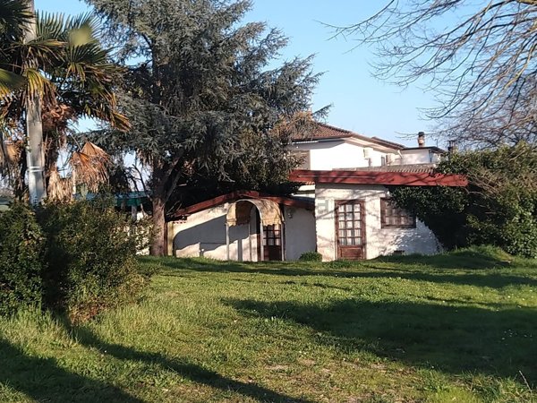 locale commerciale in vendita a Latina