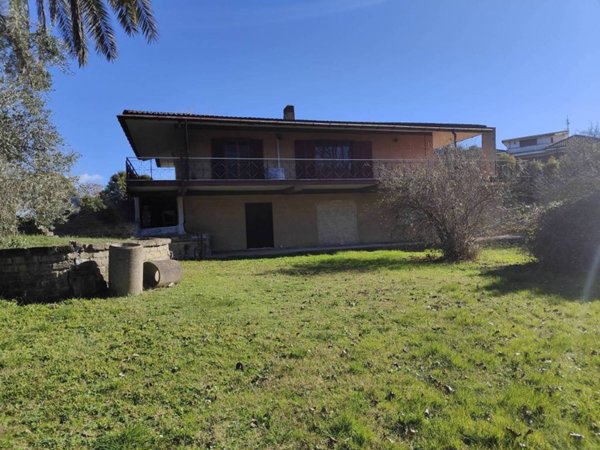 casa indipendente in vendita a Latina