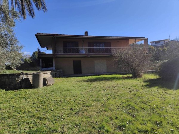 casa indipendente in vendita a Latina