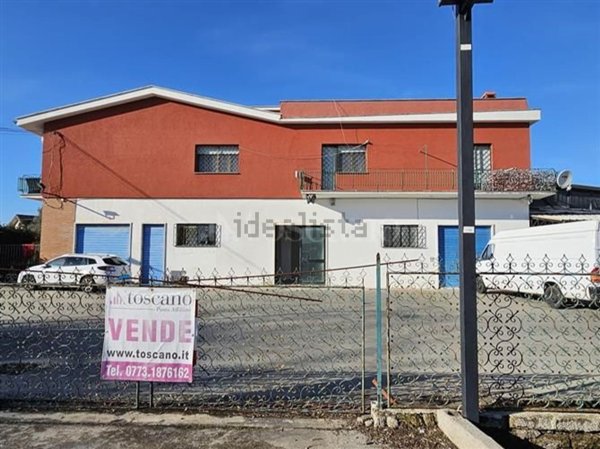 locale commerciale in vendita a Latina