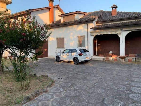 casa indipendente in vendita a Latina