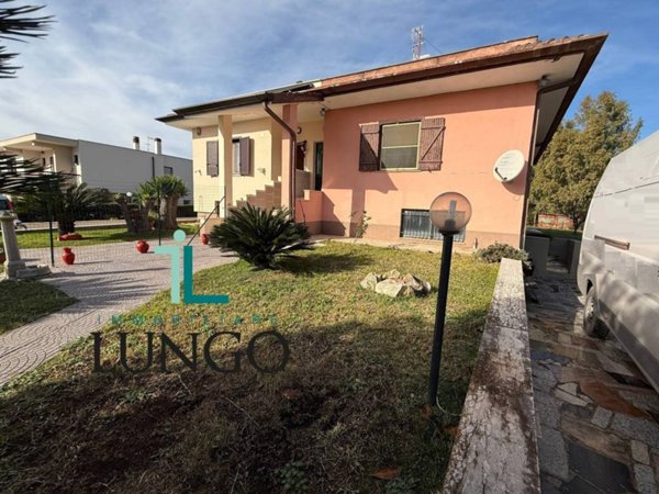casa indipendente in vendita a Latina