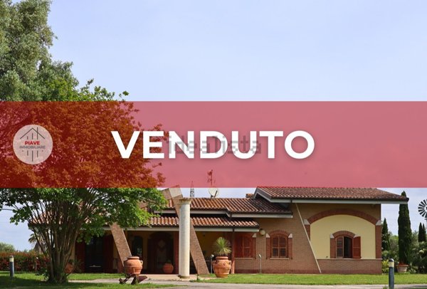 casa indipendente in vendita a Latina in zona Fogliano