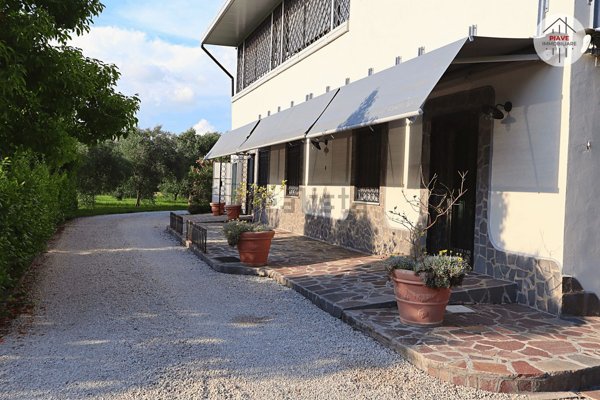 casa indipendente in vendita a Latina