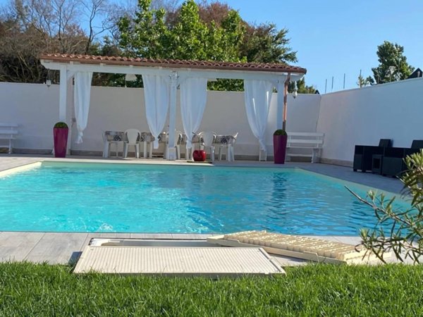 casa indipendente in vendita a Latina in zona Foce Verde