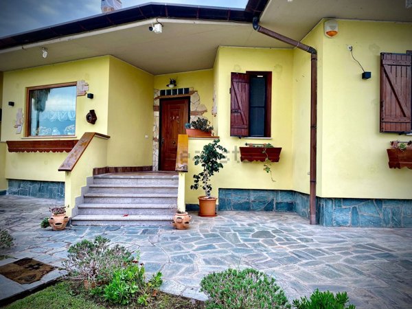 casa indipendente in vendita a Latina