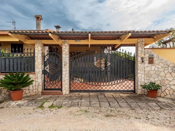 casa indipendente in vendita a Latina in zona Borgo Sabotino