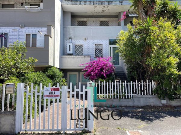casa indipendente in vendita a Latina