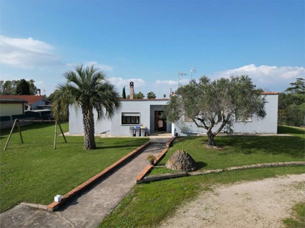 casa indipendente in vendita a Latina