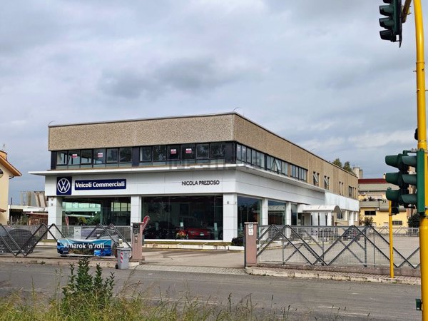 locale commerciale in vendita a Latina