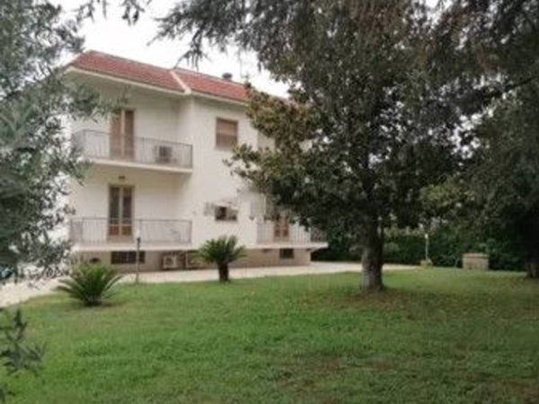 casa indipendente in vendita a Latina in zona Epitaffio