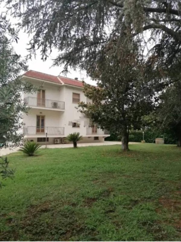 casa indipendente in vendita a Latina in zona Borgo Carso