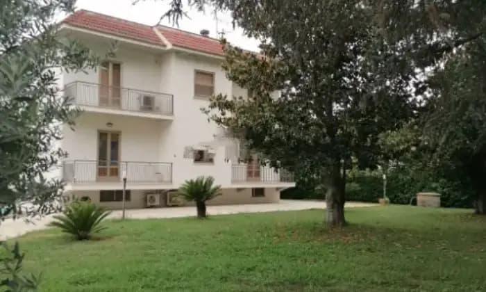 casa indipendente in vendita a Latina in zona Latina Scalo