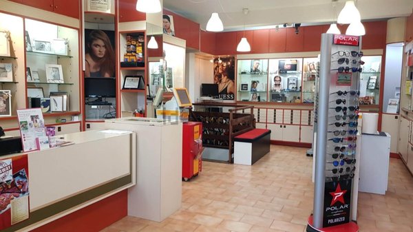 locale commerciale in vendita a Latina in zona Borgo Sabotino