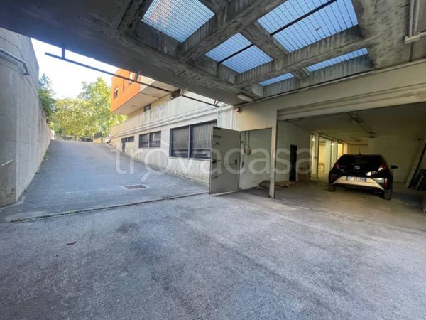 locale commerciale in vendita a Latina