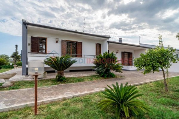 casa indipendente in vendita a Latina in zona Latina Scalo