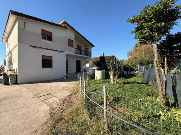 casa indipendente in vendita a Latina in zona Latina Scalo