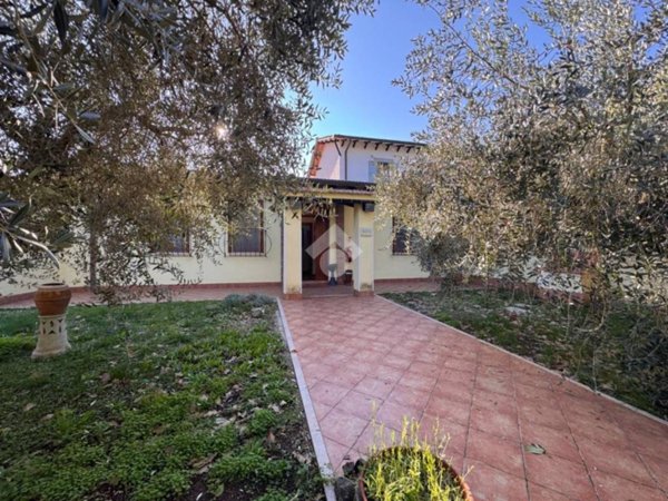 casa indipendente in vendita a Latina