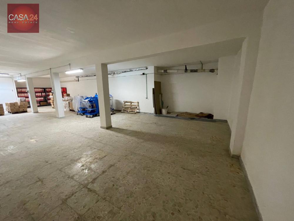 locale commerciale in vendita a Latina