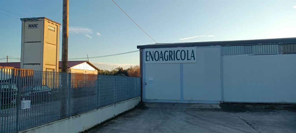 locale commerciale in vendita a Latina in zona Borgo Isonzo