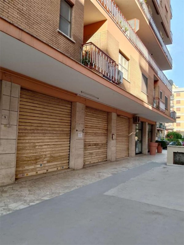 negozio in vendita a Latina
