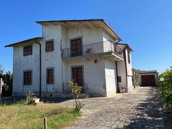 casa indipendente in vendita a Latina