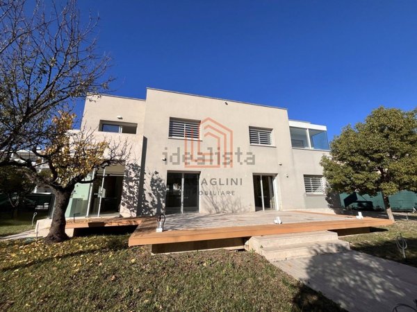 casa indipendente in vendita a Latina in zona Centro Città
