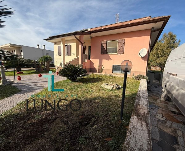casa indipendente in vendita a Latina
