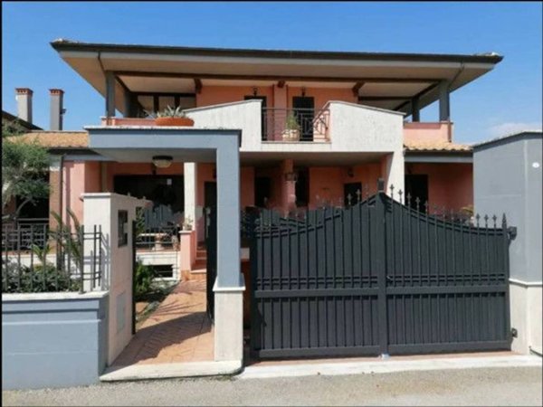 casa indipendente in vendita a Latina in zona Borgo Sabotino