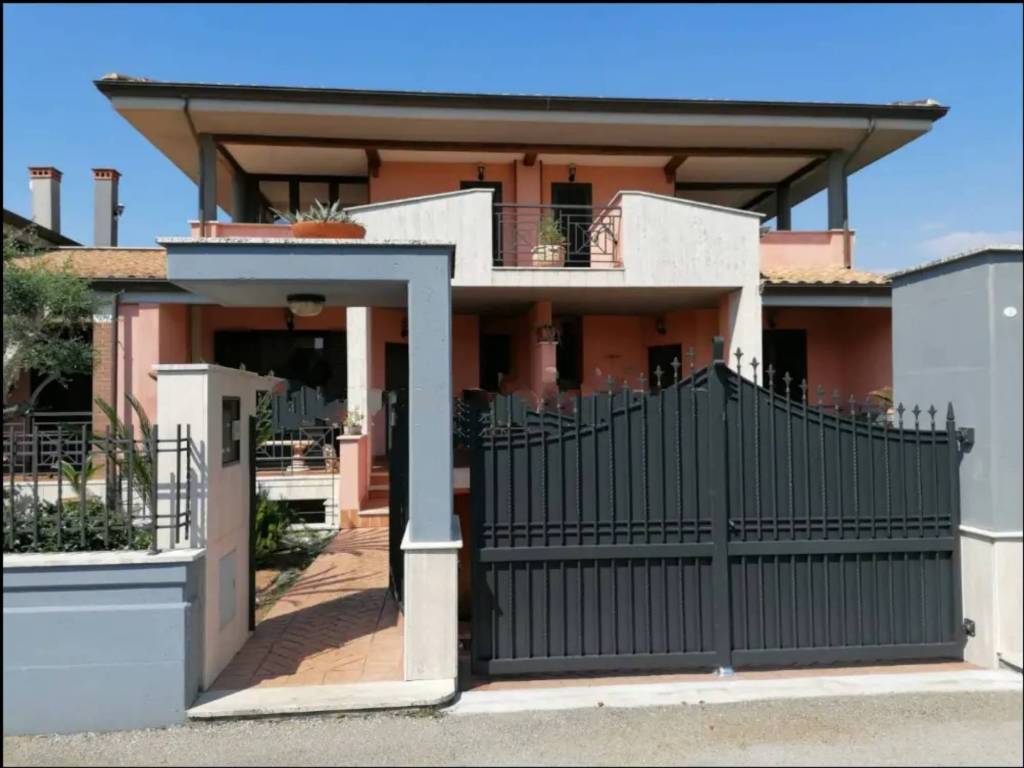 casa indipendente in vendita a Latina in zona Borgo Santa Maria