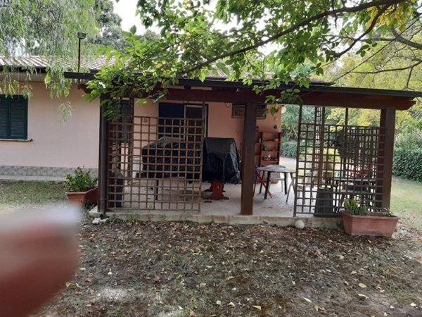 casa indipendente in vendita a Latina
