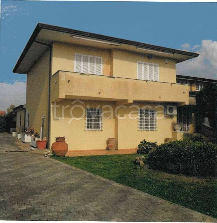 casa indipendente in vendita a Latina
