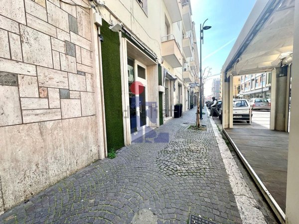 negozio in vendita a Latina